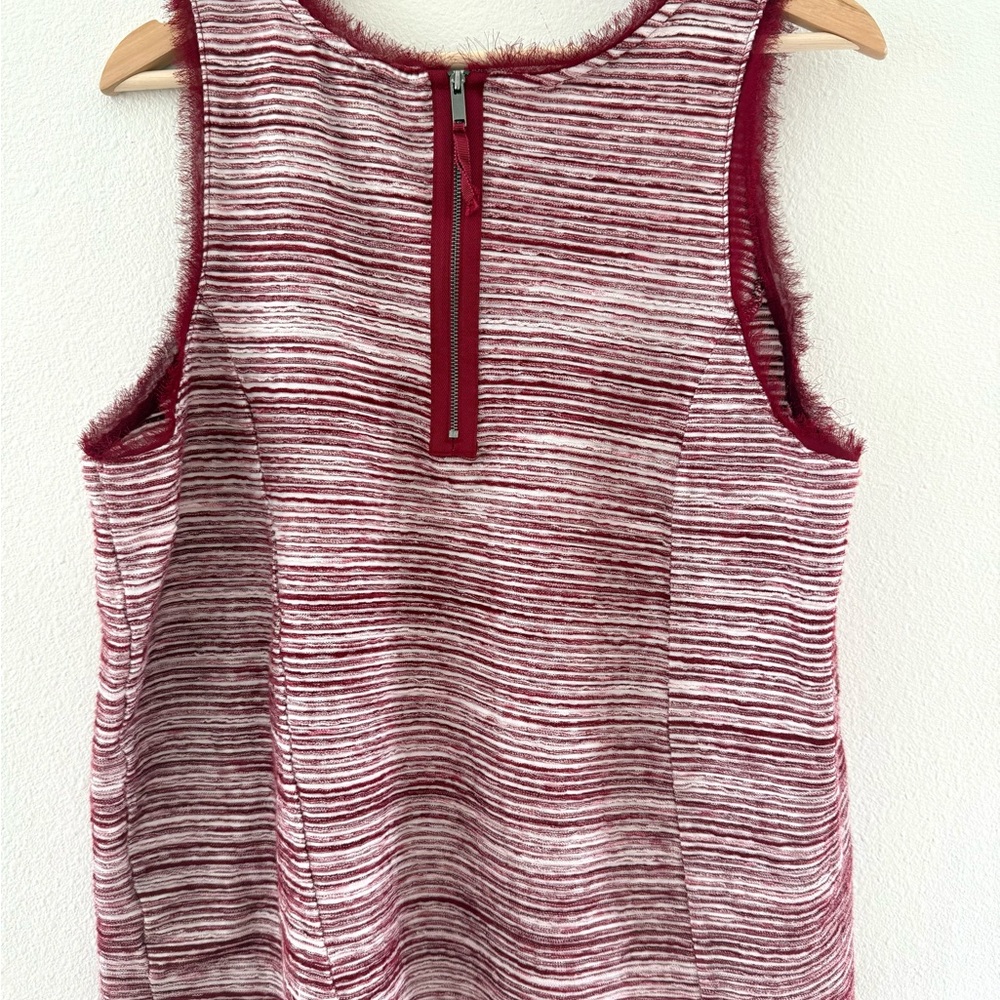 Women's Red Striped Texyured Sleeveless Top - Picture 3 of 4